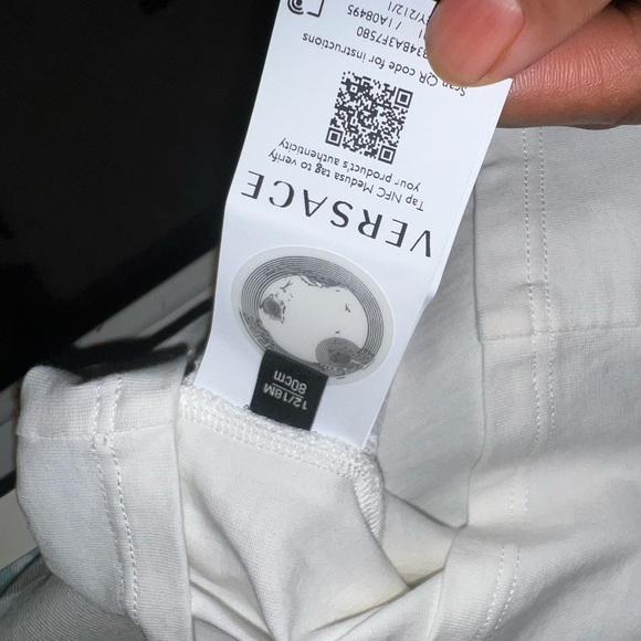 Versace print Logo Tshirt - Picture 6 of 7